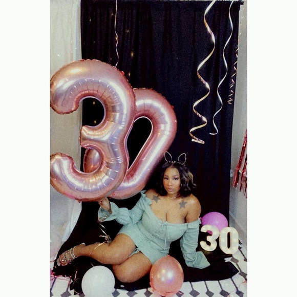 Meet your Posher, Jocelyn - Picture 1 of 12